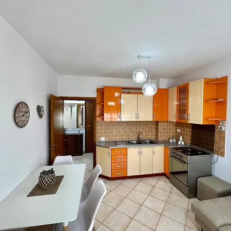 Best Location Beach Apt Golem